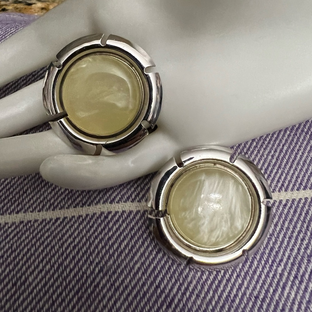 Vintage Sarah Coventry silver tone faux pearl clip on earrings